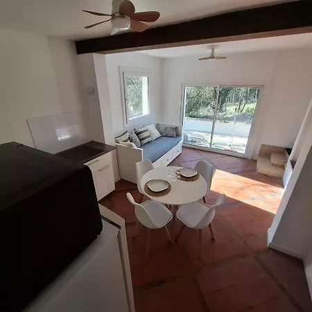 Le Six Cent Dix Huit Apartment