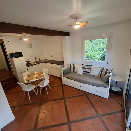 Le Six Cent Dix Huit Apartment *