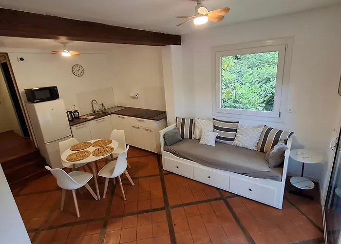 Le Six Cent Dix Huit Apartment *